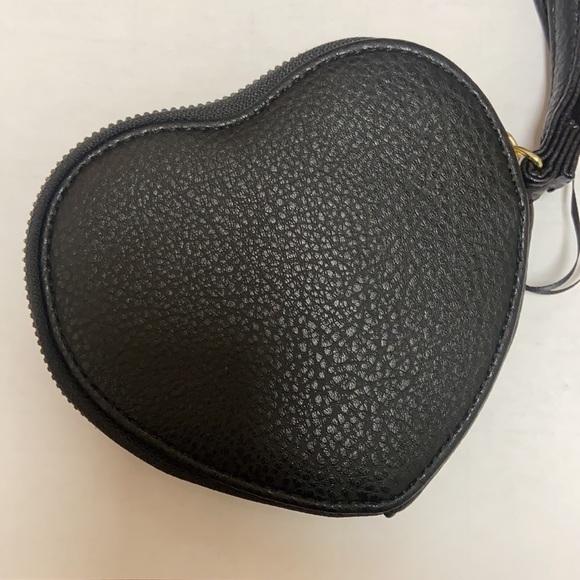 Juicy Couture Black Luxe Links Heart Wristlet Wallet NEW - Picture 4 of 5